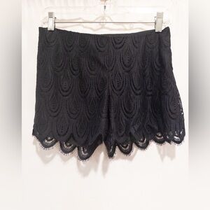 Lilly Pulitzer Black Lace Shorts- size 2 EUC